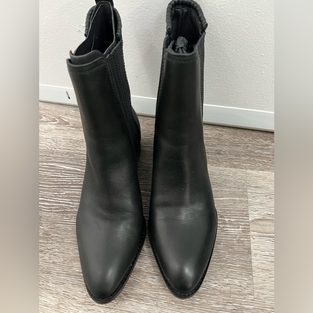 Almost New, Only Wore It Twice. Come With Origina… - image 4